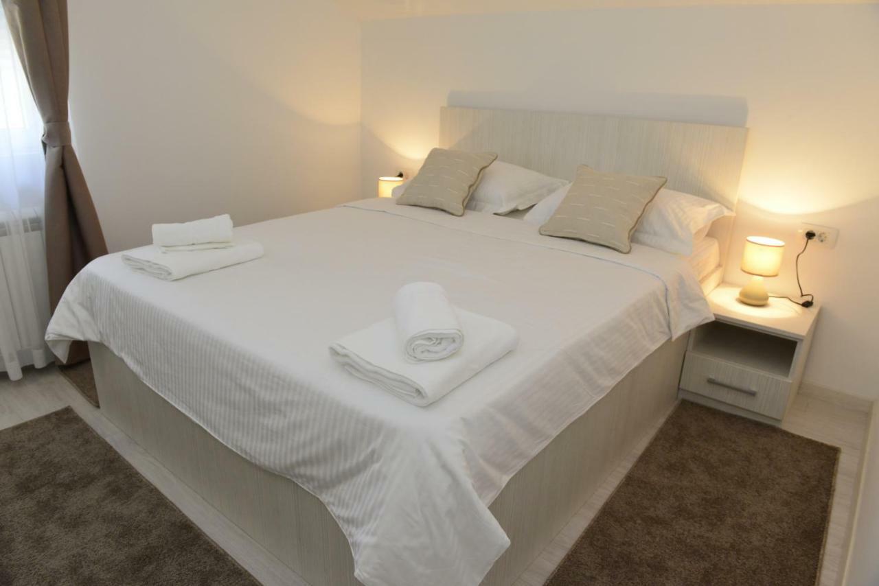 Apartmani Stefanija Tivat Exterior foto